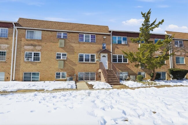 Building Photo - 125 College Dr