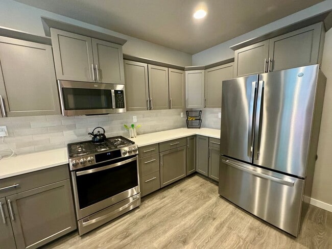 Photo - Fully Furnished 3 Bed/2 Bathroom Home-2042...
