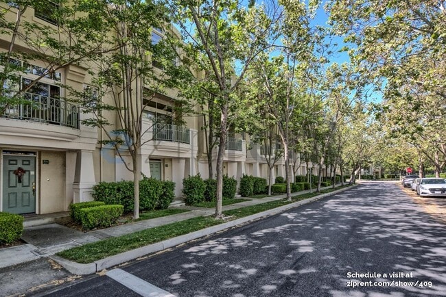 Photo - 128 Holly Ct Townhome