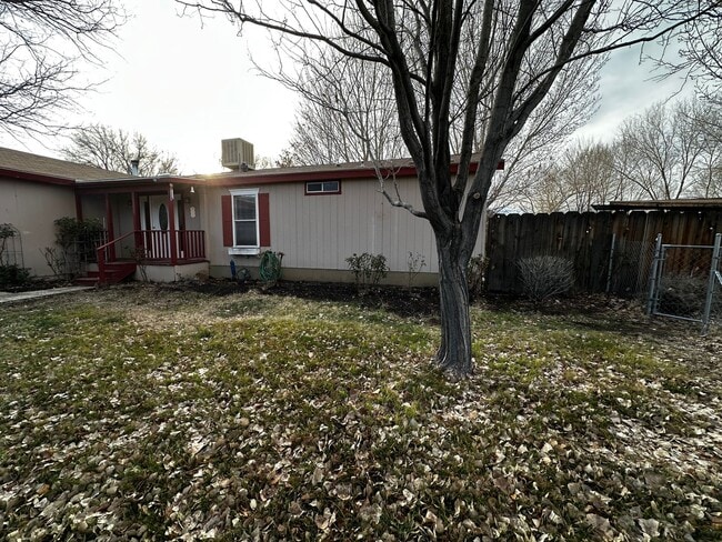 Building Photo - Lots of space in this four bedroom plus den!