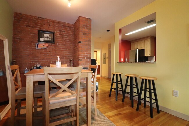 Building Photo - 96 Gainsborough St Unit 106W Rental