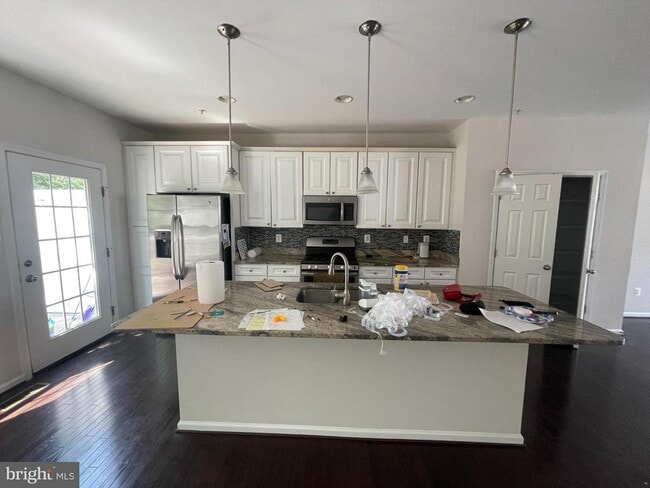 Building Photo - 6800 Green Mill Way