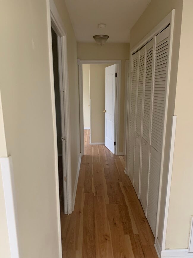 Photo - 2227 Liverpool Ln