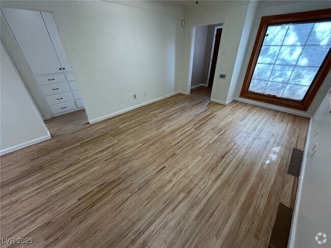 Building Photo - 626 S 8th St Rental