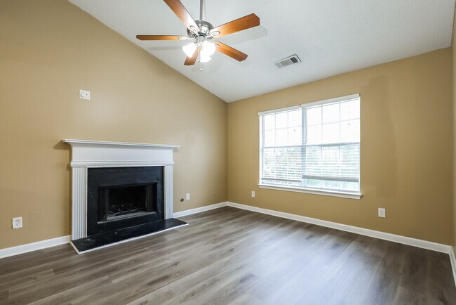 Photo - 5748 Chisolm Trail