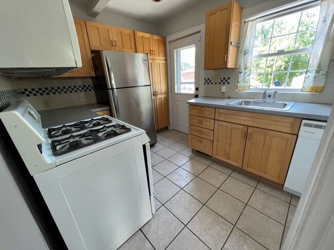 366 E 13th Ave