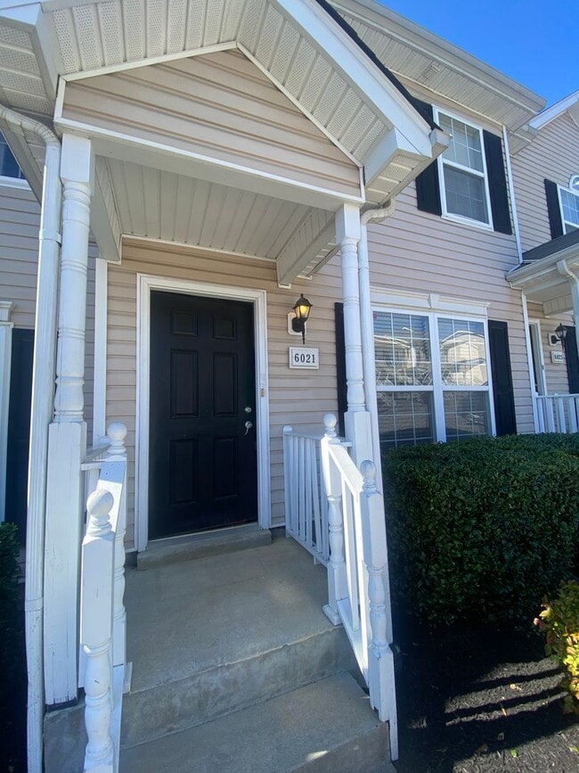 Photo - Available Now! 2 Bed, 2.5 Bath Townhome in The Cottages Of Lake Forest