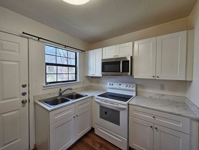 Photo - AVAILABLE NOW! Unit 1905 Alamo Ave