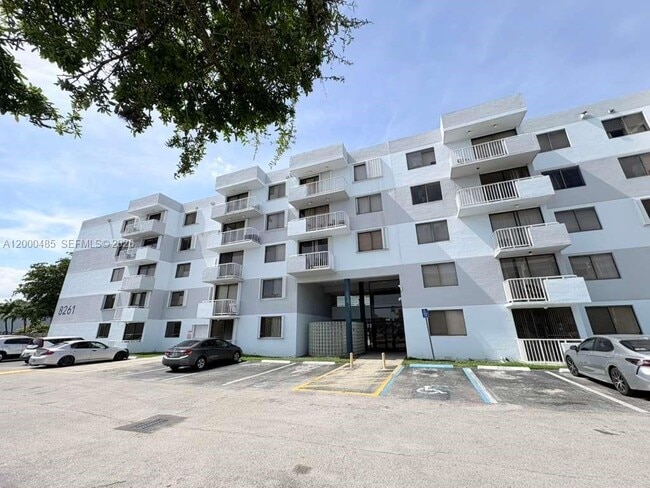 Building Photo - 8261 NW 8th St Unit 235