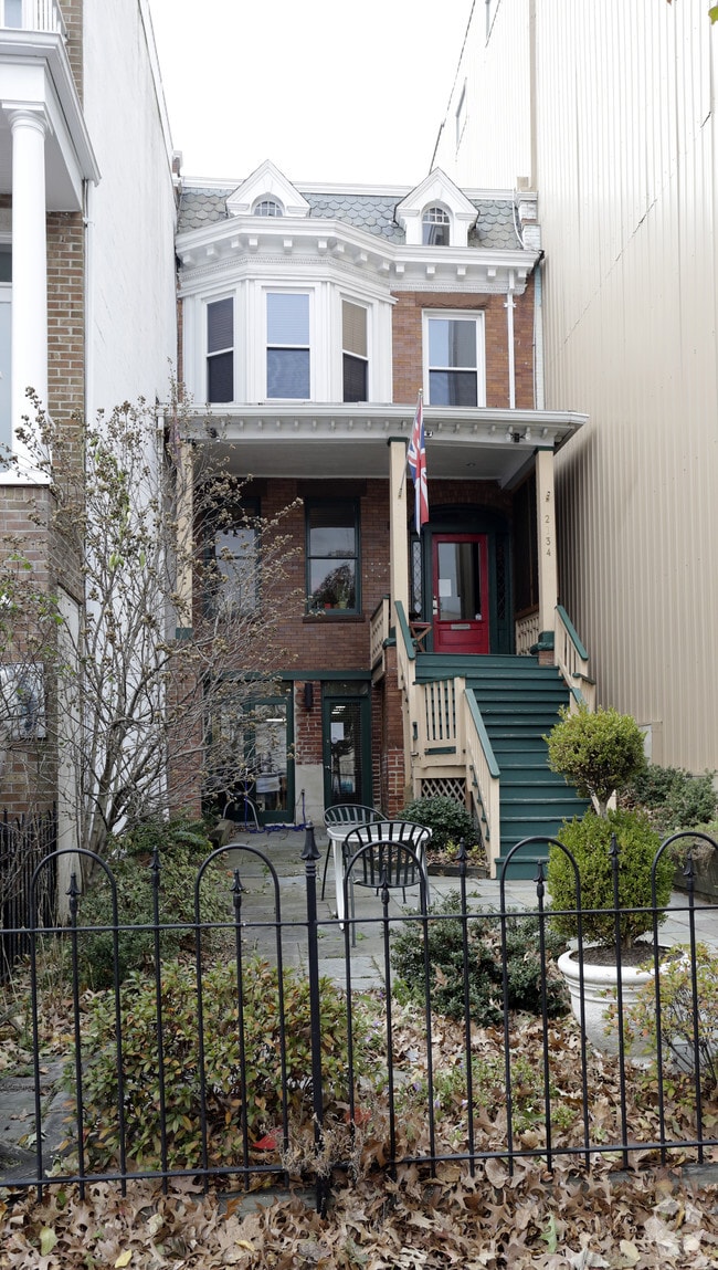 Primary Photo - 2134 Wisconsin Ave NW