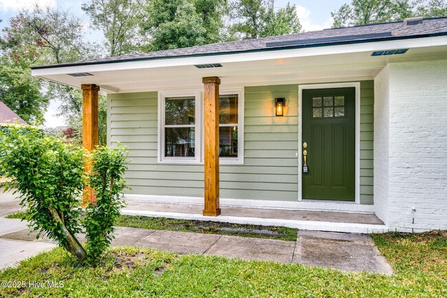 Photo - 114 Candlewood Dr