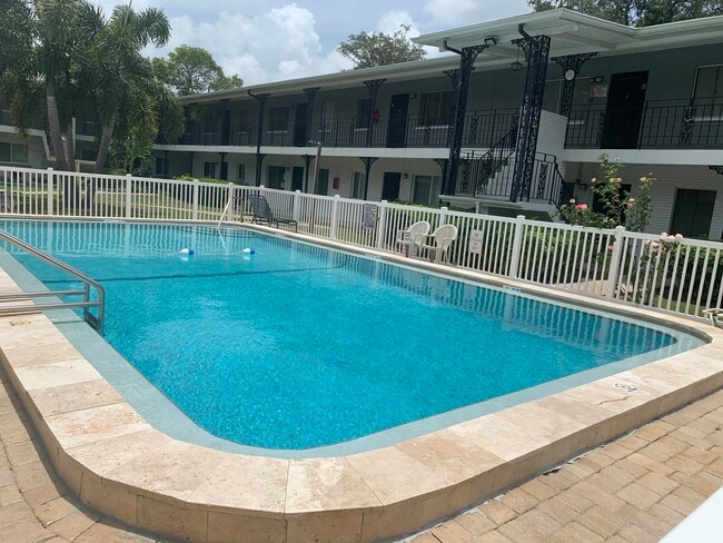Swimming pool - 6266 1st Ave S Rental
