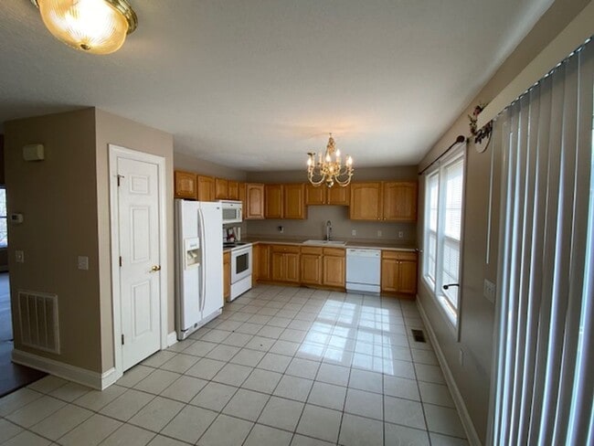 Photo - 470 Tall Oak Blvd NW