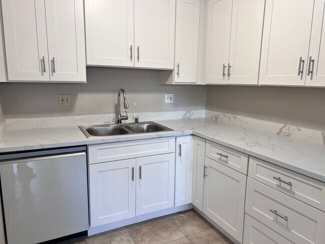 Photo - SUNNYVALE- 2 Bedroom 1.5 Bath Condominium -Washer & Dryer Included Unidad 6