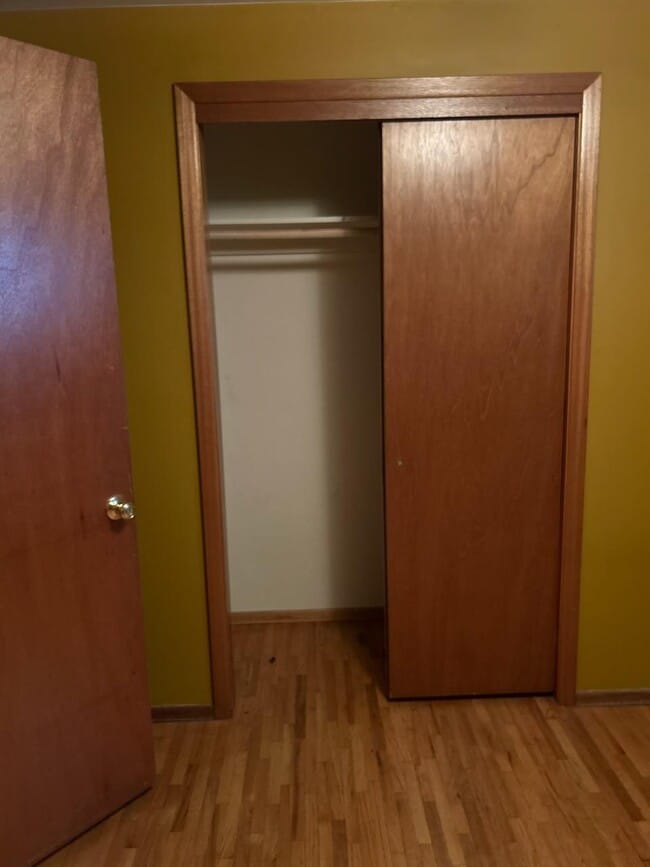 Building Photo - 1407 E Spokane Ave Unit West Room