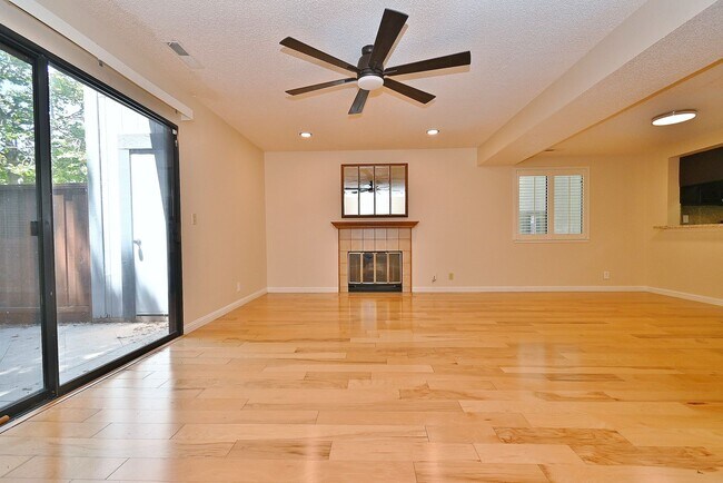 Photo - $3,625 / 3BR - GORGEOUS TOWNHOME IN CENTRAL NEWARK