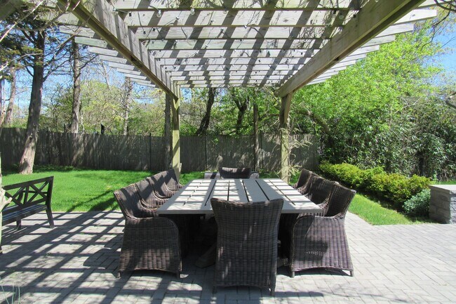 Photo - 264 S Magee St