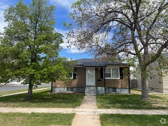Building Photo - Large Single Family Residence for Rent! Rental