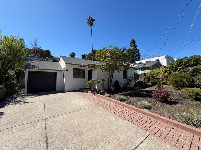 Photo - NIcely Updated Mill Valley 3x2 home with large yard, garage, HW floors, laundry