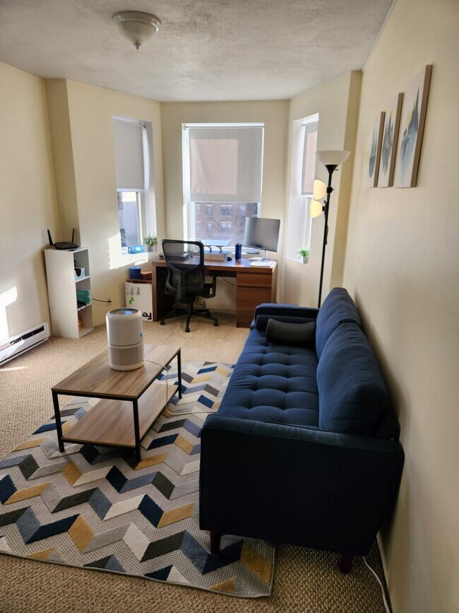 Building Photo - 7 Buswell St Rental