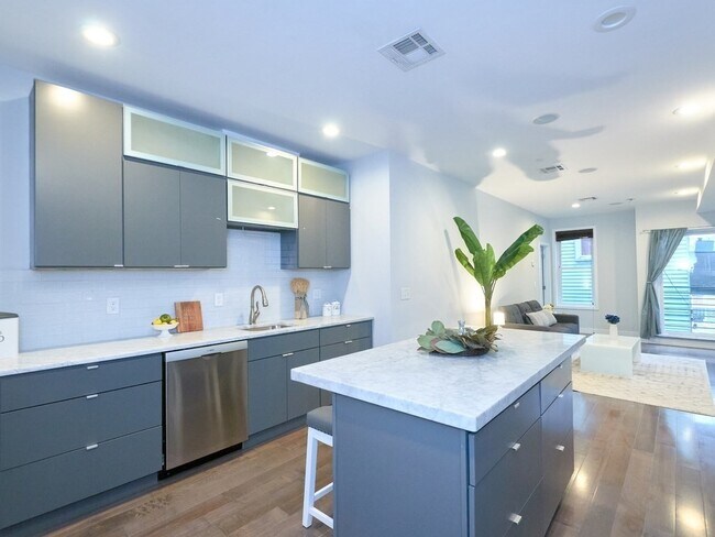 Photo - 186 Paris St Unidad 5