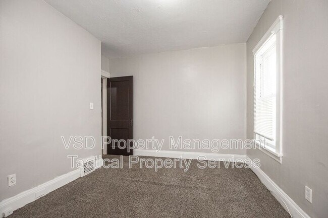 Photo - 12819 Edmonton Ave Unit Down