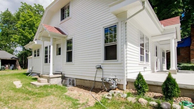 Photo - 1435 Broadway St