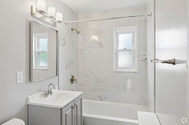 2BR, 1BA - 714SF - Bathroom