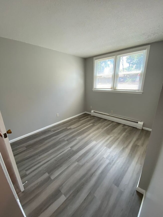 Photo - 2-Bed 1-Bath Unit Available Now in Brooklyn Park! Unit 4