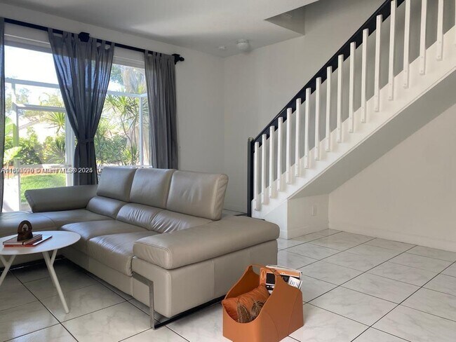 Photo - 2074 Madeira Dr