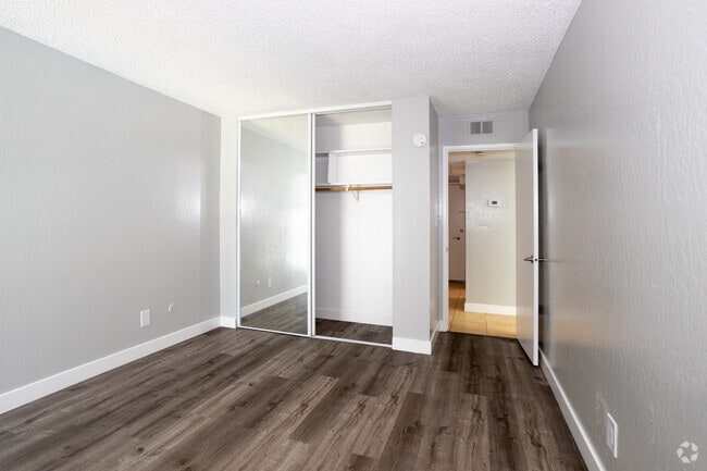 1BR, 1BA - 750SF