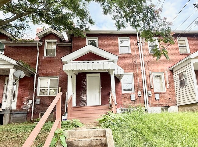 Building Photo - 864 Vankirk St Rental
