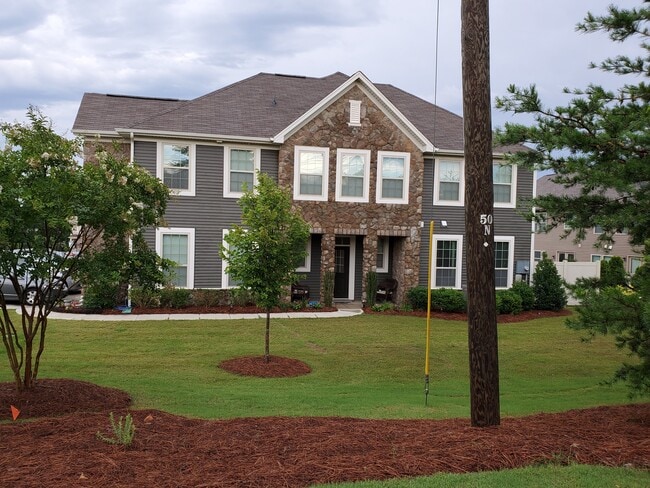 Photo - 808 Ayrshire Ave