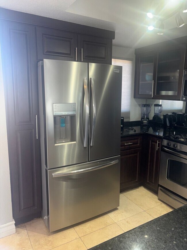 Photo - Meridian 1 Bed | 1 Bath Top-Floor Unit with Great City Views.Newly Upgraded with Laminate Floorin...