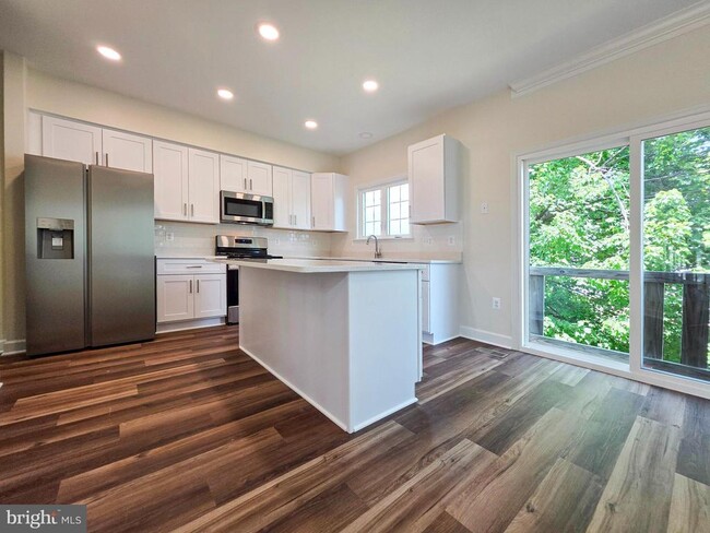 Photo - 3300 Broker Ln