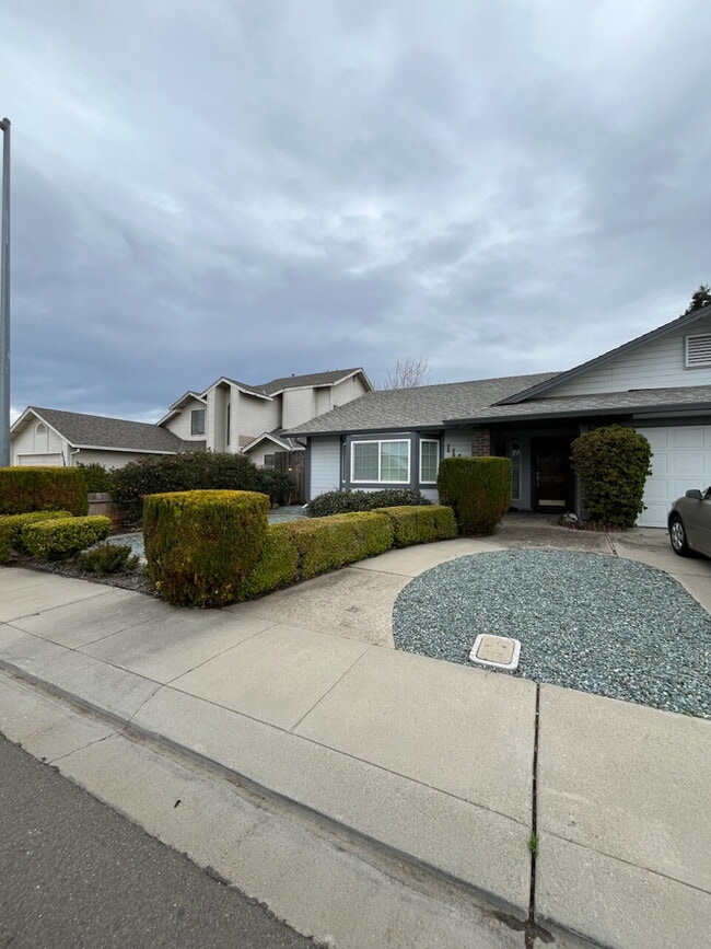 Building Photo - Beautifully Updated 3BR Home in the Heart of Manteca – Move-In Ready!