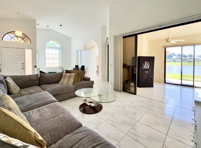 Photo - 8491 Heather Pl