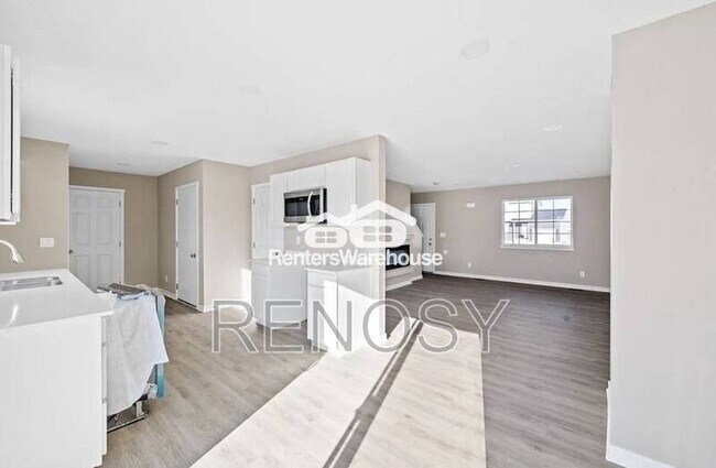 Photo - 104 E Sycamore St