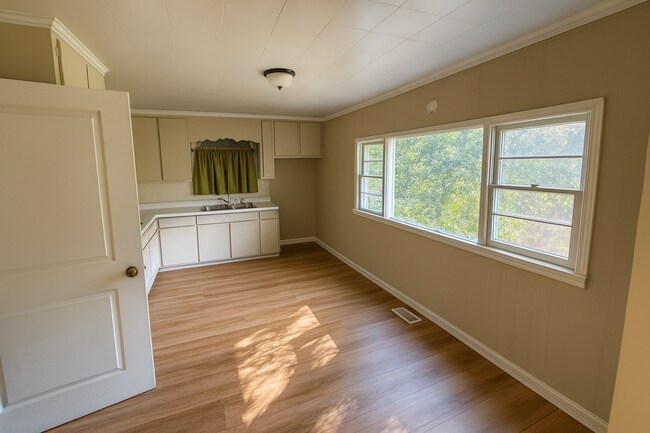 Photo - 2128 Jeff Davis St