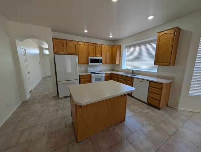 Photo - 3 Bedroom 2 Bathroom in Executive Palms Su...