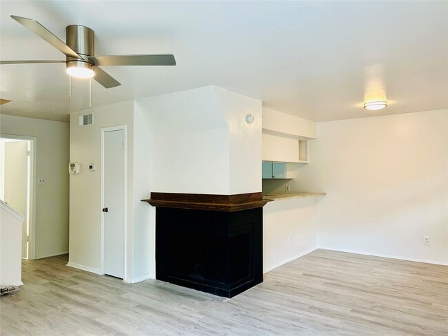 Building Photo - 5989 Allday Dr Unit C