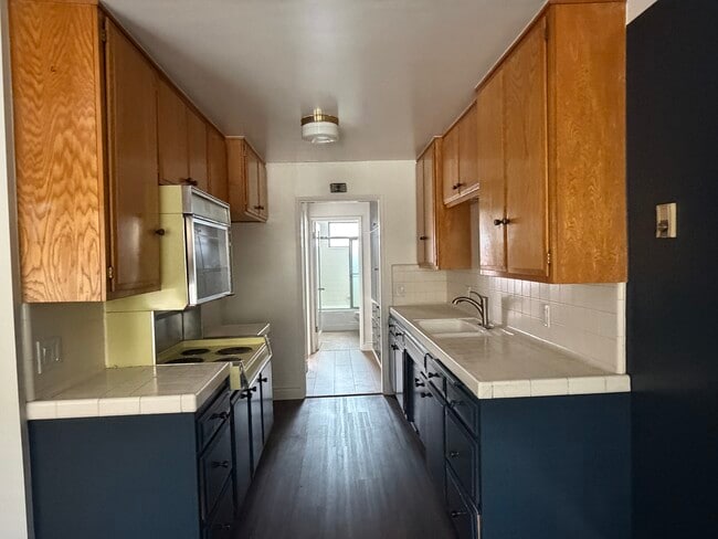 Vintage 1960 kitchen - 100 Hermosa Ave Unit 1h