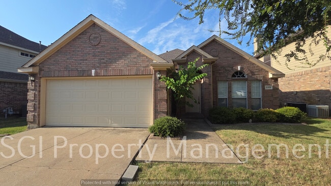 Photo - 3305 Woodbluff Ln