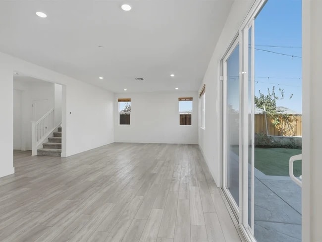 Photo - 464 Coolcrest Dr