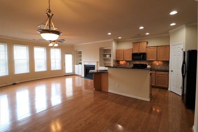 Photo - 982 Silver Leaf Dr