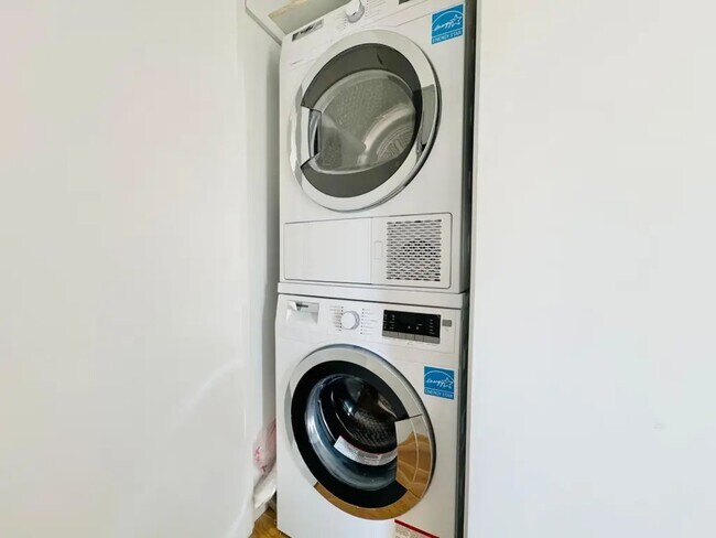 Photo - Furnished room/NOT APARTMENT Unit 3R