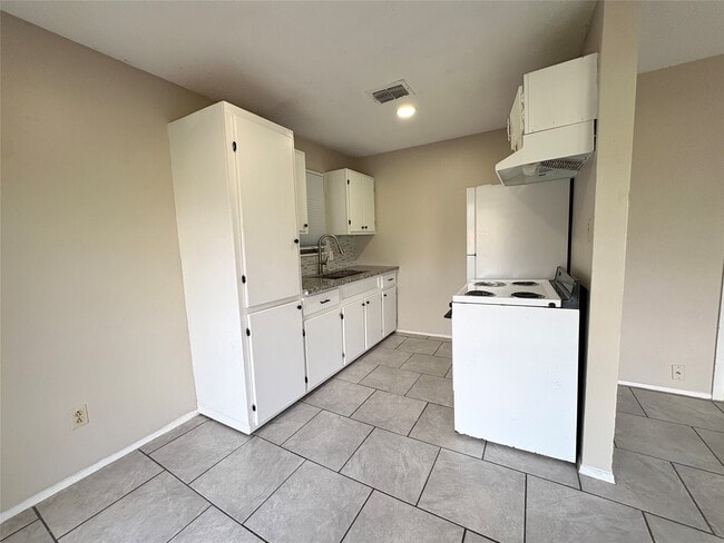 3021 Sycamore Ave Unit 8