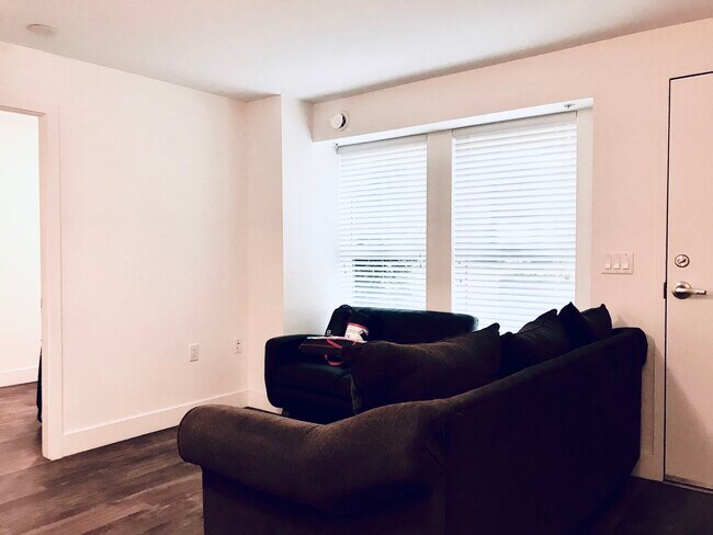 Photo - Kie's Place – Modern West End Living with Magnificent Views Unit 1532