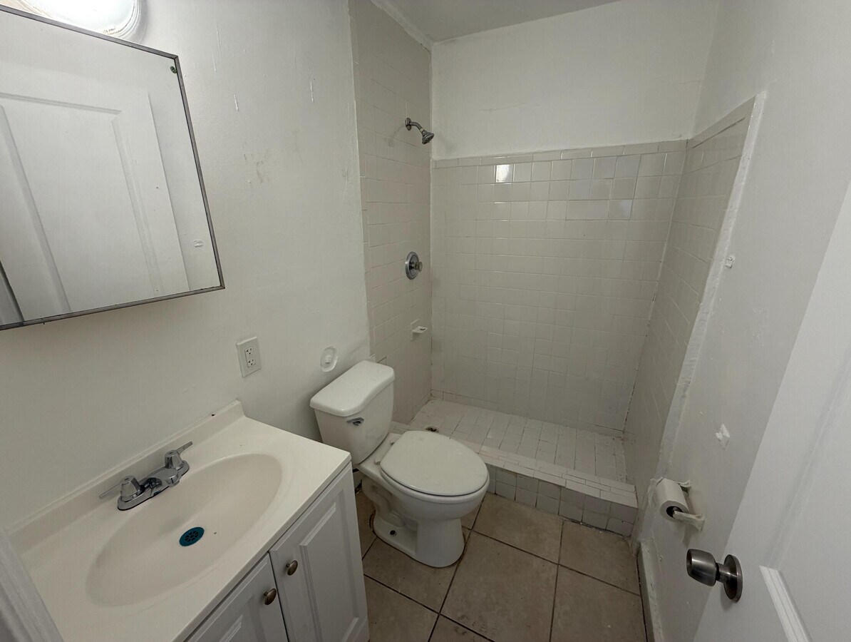 Photo - 1100 NW 7th St Unit 2