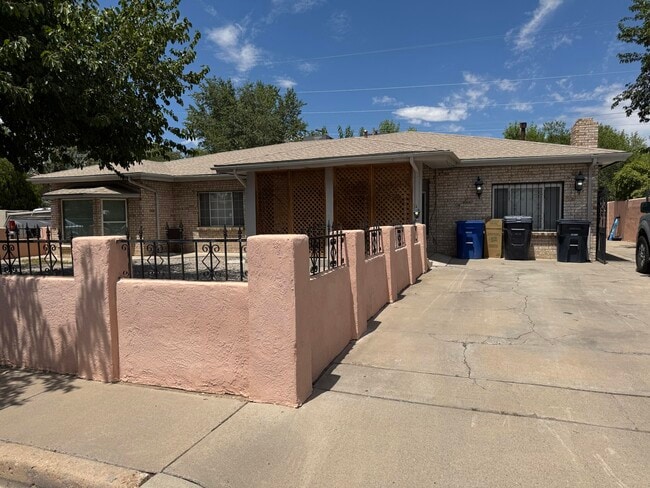 Photo - 2551 Aspen Ave NW